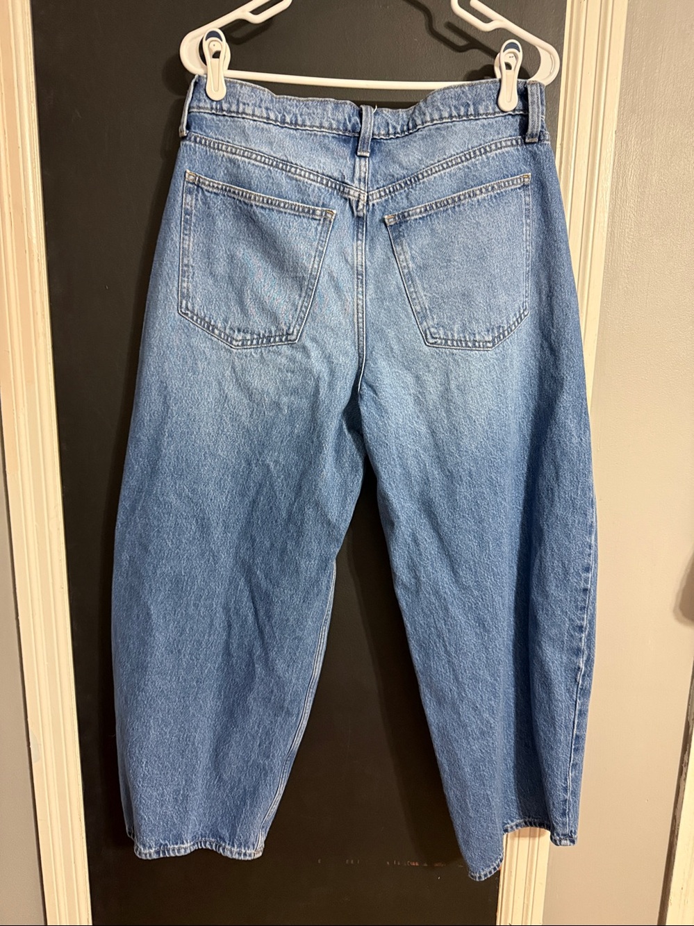 Universal Thread High Rise Easy Barrel Size: 10 Inseam: 26” - Picture 2 of 7